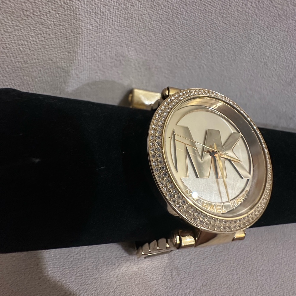 Michael Kors Parker MK5865 Women Rose Gold Analog Dial Quartz Wrist Watch NUL39